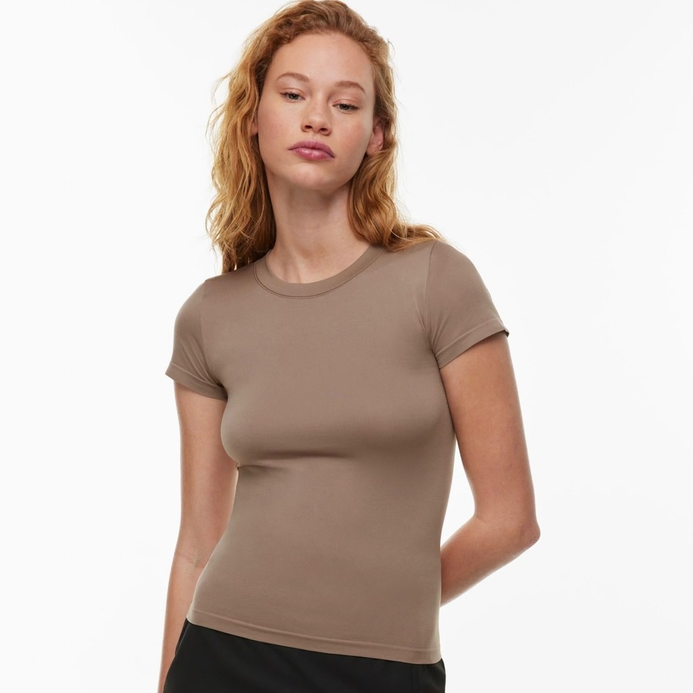 Aritzia SinchSeamless Willow Hip T-Shirt